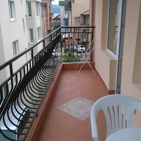 Adriya Guest house 4*